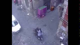 Orrore a Napoli video choc così il killer uccide davanti a tutti [upl. by Garibold]