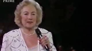 Vera Lynn  We’ll meet again  VE Day 50 1995 [upl. by Mccarthy223]