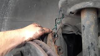 Tuto remplacement triangle de suspensions C4 Picasso [upl. by Glinys325]