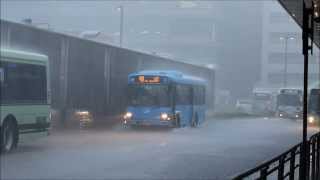 【京都市バス】ゲリラ豪雨襲来で大変なことになる京都駅 20130805 [upl. by Neleh]