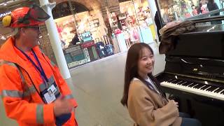 Korean Piano Girls Amazing Public Duet [upl. by Licht396]